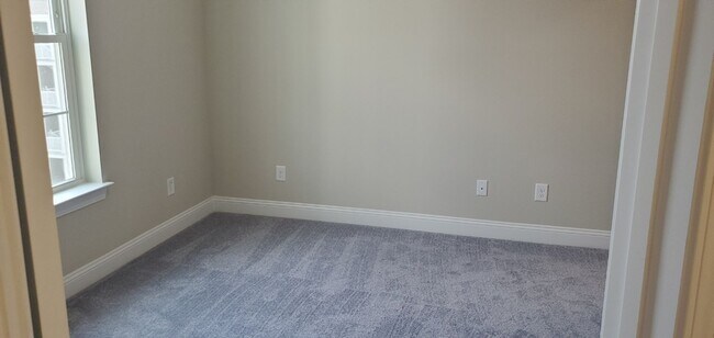 Building Photo - 3 bedroom, 2 bath condo at Queens Harbour