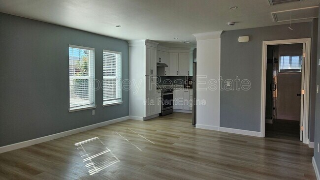 Building Photo - 45 Banchio St