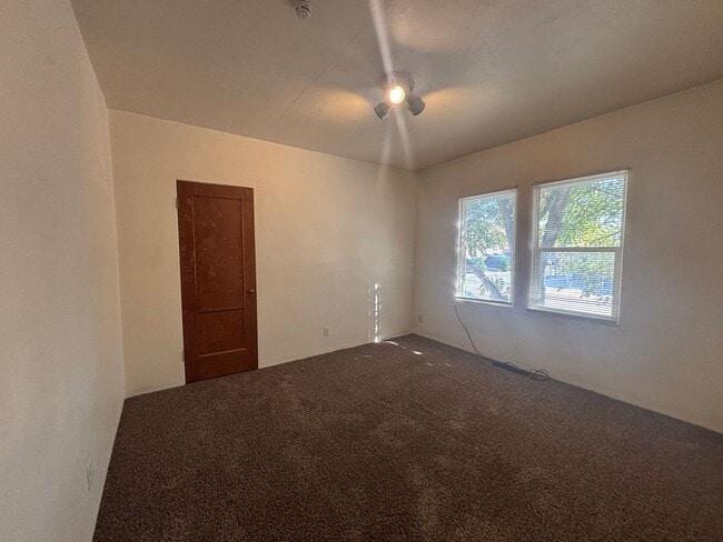 Foto del edificio - 528-528 E Putnam St