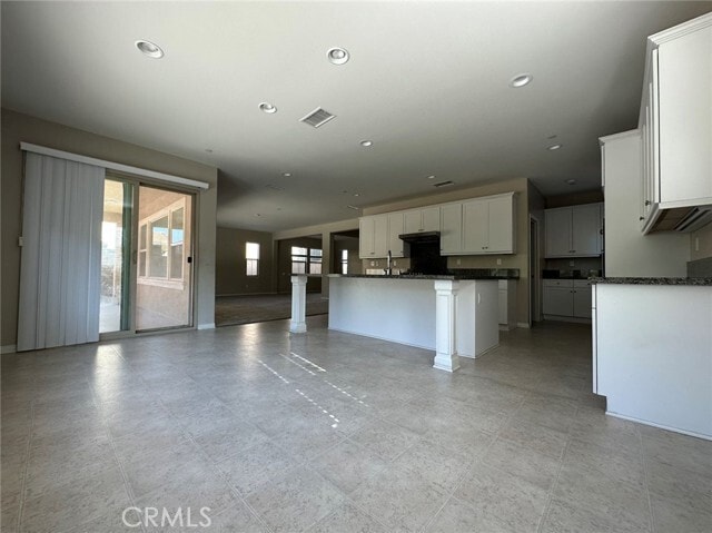 Building Photo - 5960 Nisa Dr