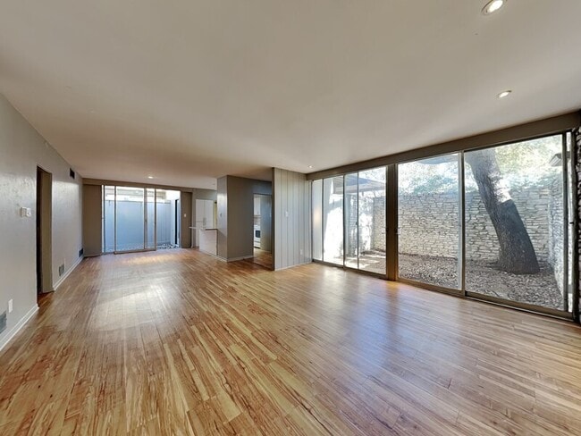 Foto del edificio - 4500 Westridge Ave