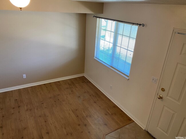 Building Photo - 1648 Talon Dr