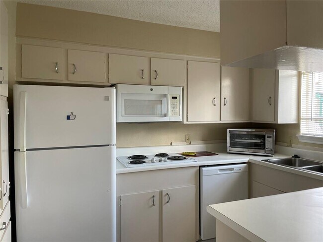 Building Photo - 7714 Renwick Dr