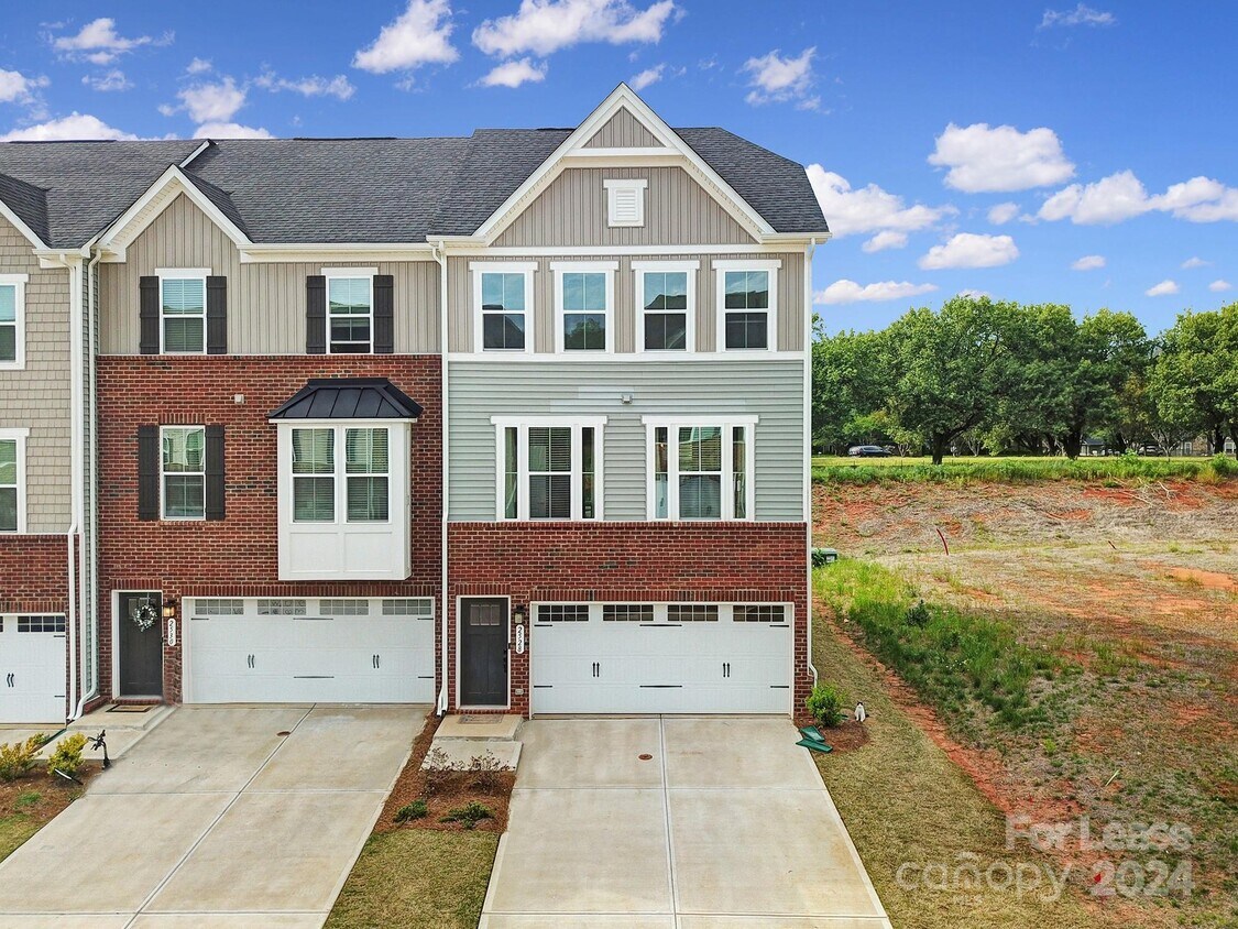 Foto principal - 2528 Grantham Place Dr