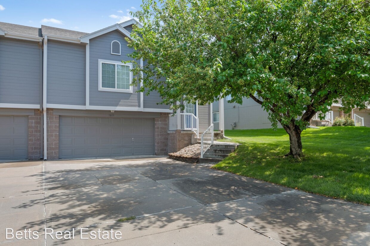 Primary Photo - 3 br, 2 bath House - 1018 GOLD COAST ROAD