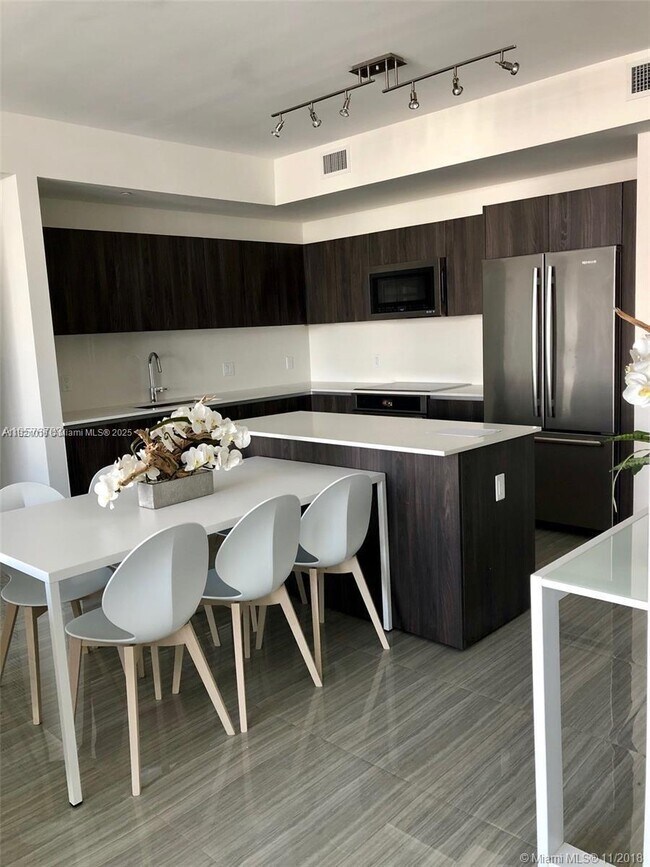 Foto del edificio - 2960 NE 207th St
