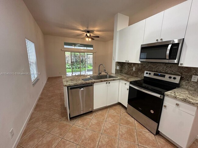 Building Photo - 1283 Chinaberry Dr