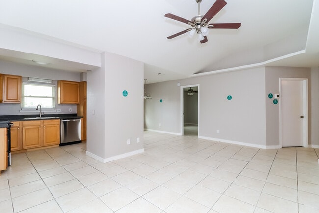 Building Photo - 1312 Nelson Pl