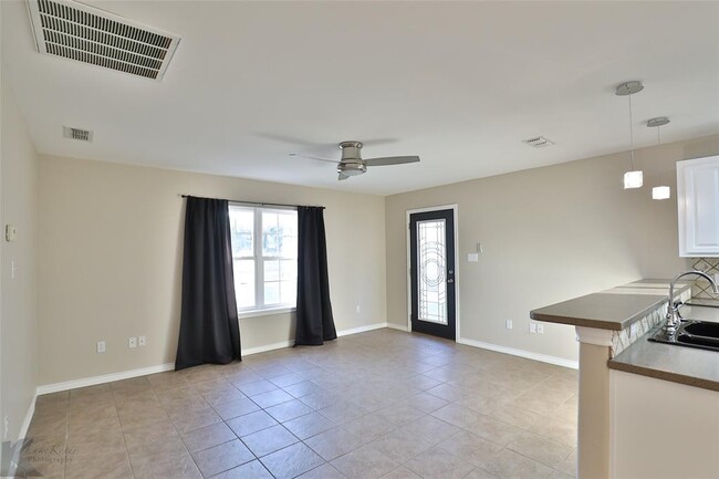 Building Photo - 1417 Griffith Rd