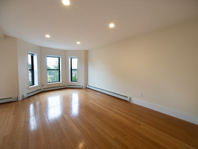 Building Photo - 27 Fort Ave