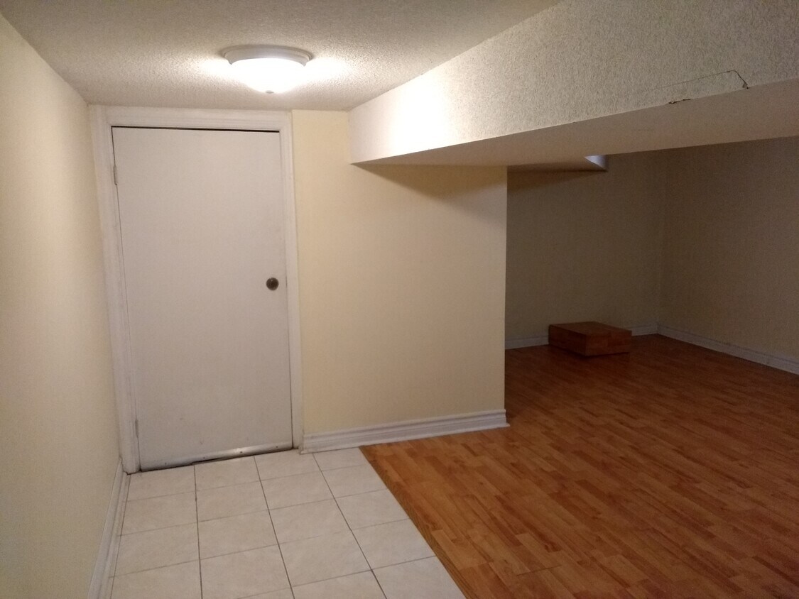 Primary Photo - 72 Featherstone Av