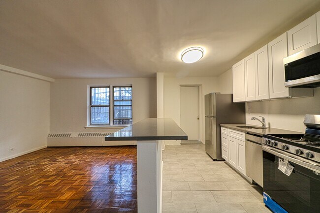 Building Photo - 2630 Kingsbridge Ter