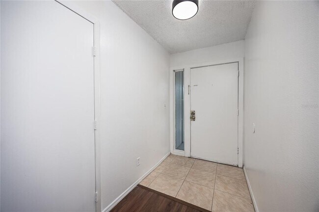 Foto del edificio - 6519 W Newberry Rd