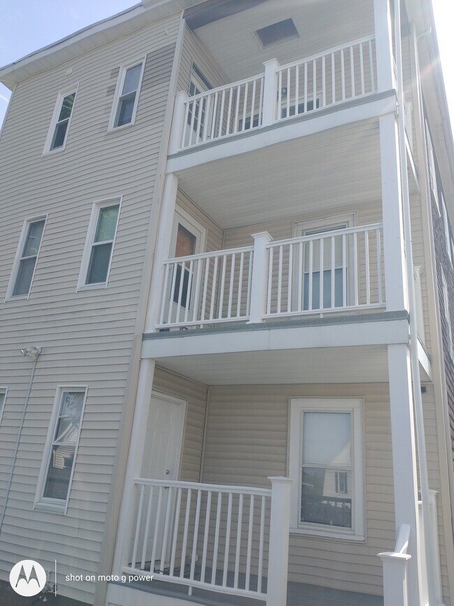 Building Photo - 85 Lynnfield St