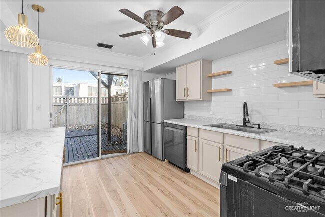 Foto del edificio - 34W 657 Elm Ct