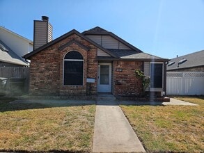 Building Photo - 2116 Westmore Dr
