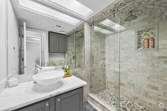 Building Photo - 10203 Regal Oaks Dr