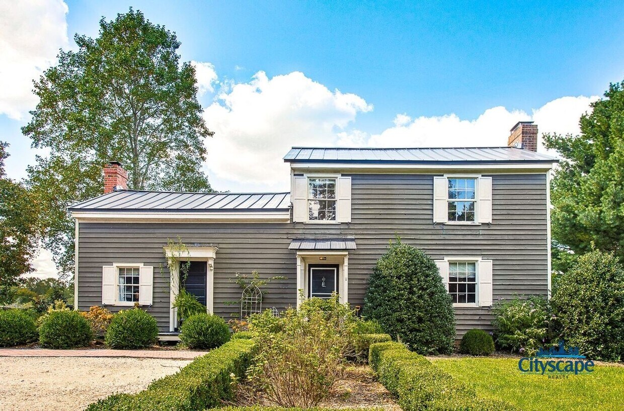 Foto principal - UNIQUE RENTAL HOME ON 1 LANDSCAPED ACRE IN...