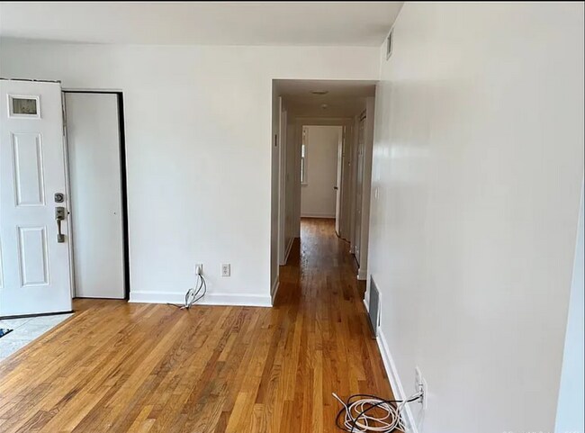 Building Photo - 27 Windsong Ln