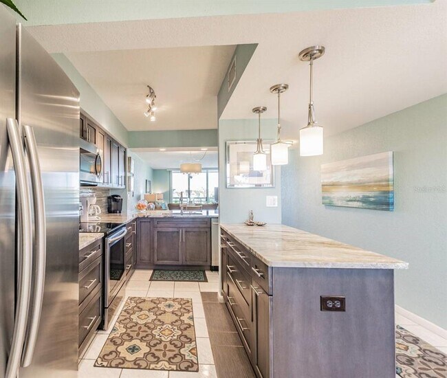 Building Photo - 5901 Bahia Del Mar Cir N