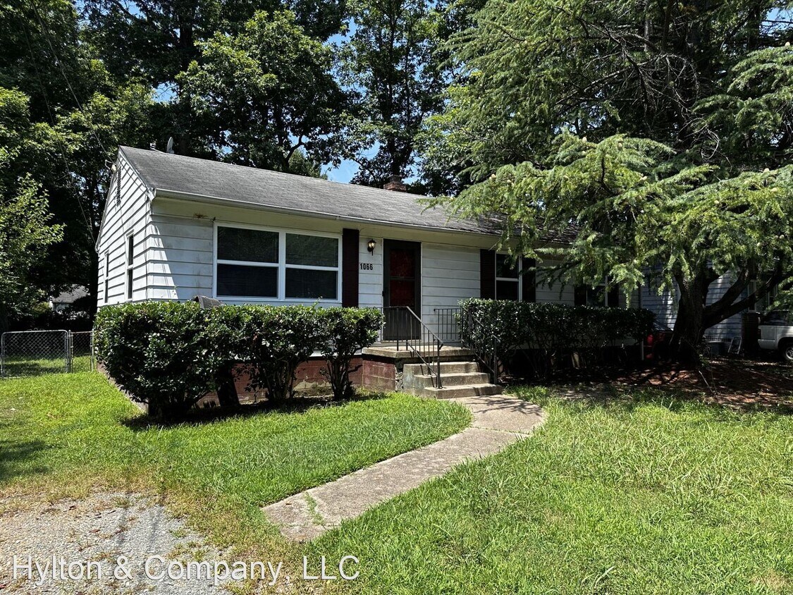 Building Photo - 3 br, 1 bath House - 1066 Kingsway Road