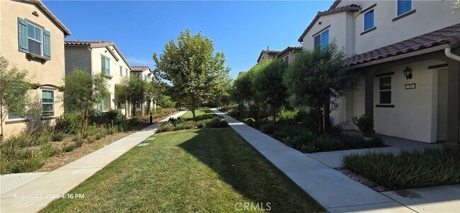 Building Photo - 26149 Park Ave