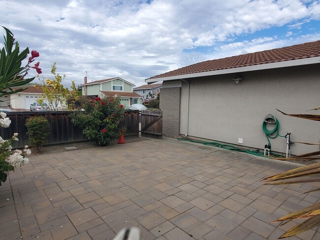 Building Photo - Spacious 3BD/2BTH HOUSE Located in Union C...