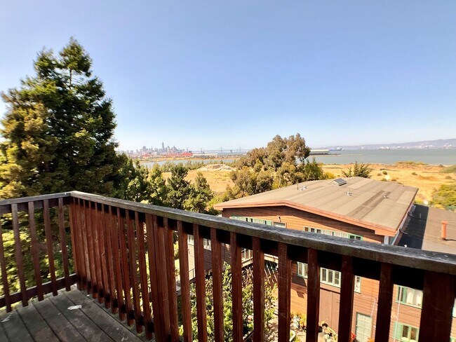 Foto del edificio - Updated TOP FLOOR 2BR/2BA FLAT! IN-UNIT LA...