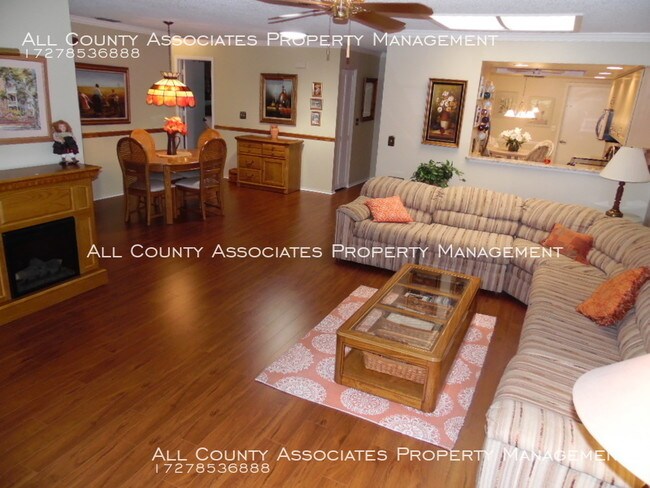 Building Photo - Beautiful Fully Furnished 55+ Golf Community!