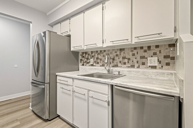 Foto del edificio - Charming 2-Bedroom Condo in Henrico's West...