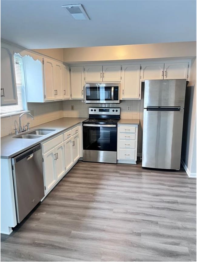 Foto del edificio - 421-421 Spring Ave