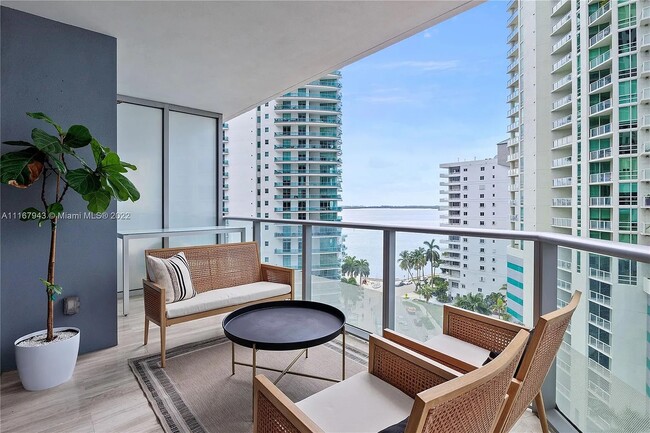 Foto del edificio - 1300 Brickell Bay Dr