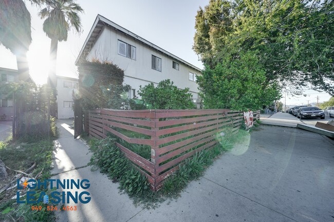 Building Photo - 6927 Whitsett Ave