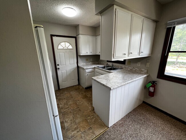 Building Photo - 1328 Delta Dr