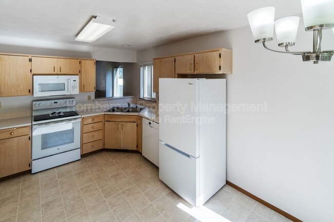 Building Photo - 1605 E 33rd Ave