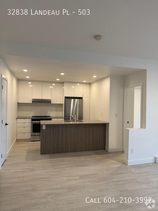 Building Photo - 32838 Landeau Pl