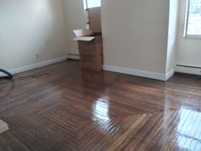 Foto del edificio - 325 McGregor Ave