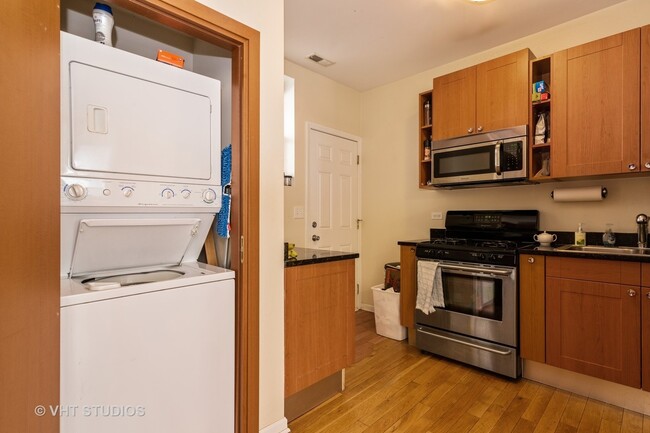 Washer/Dryer - 6423 N Greenview Ave