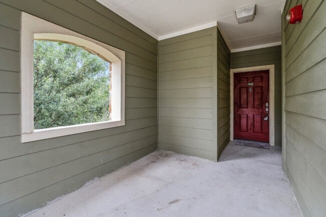 Building Photo - 6810 Deatonhill Dr