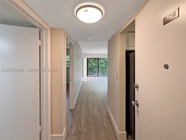 Foto del edificio - 995 SW 84th Ave