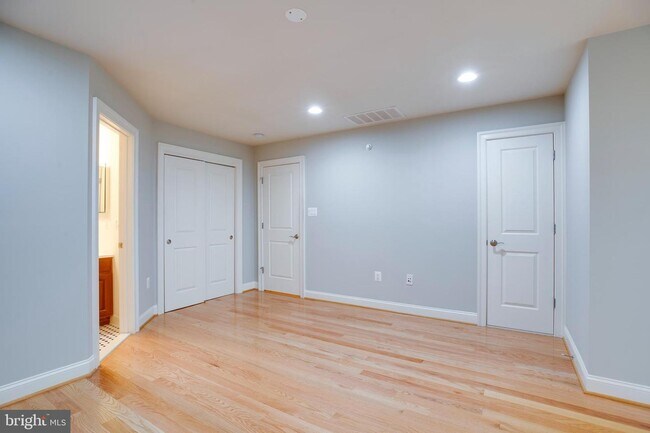 Building Photo - 7025 Little Leaf Linden Ln