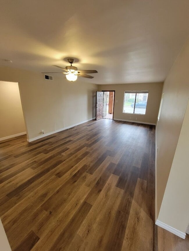 Building Photo - 249