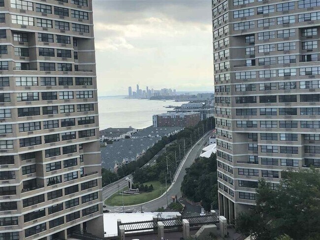 Foto del edificio - 7004 JFK Blvd E