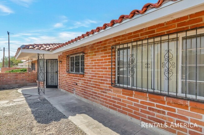 Foto del edificio - 4 Bedroom house with Pool.