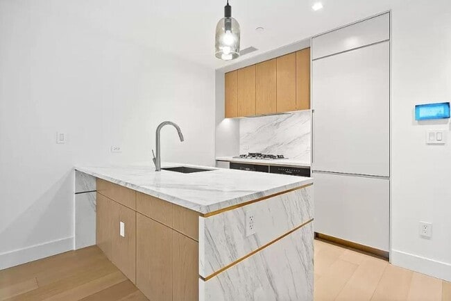 Building Photo - 2 bedroom in New York NY 10002