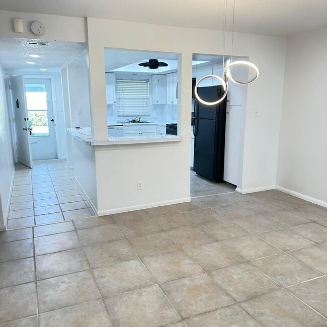 Foto del edificio - 5600 Beach Way Dr