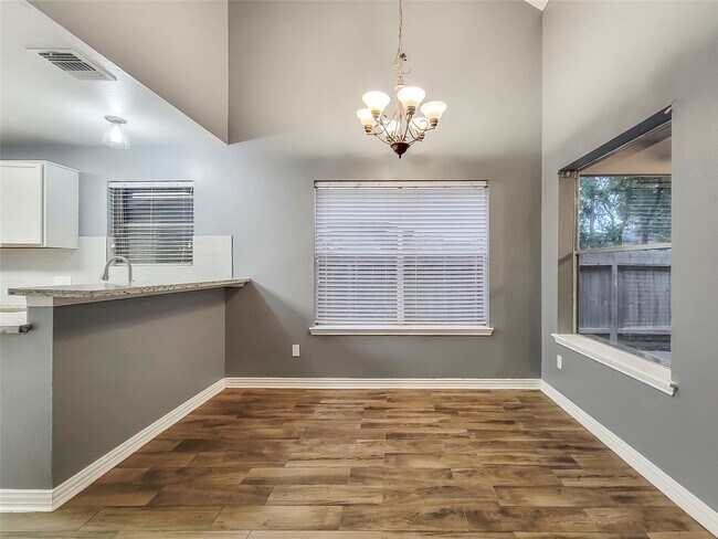 Foto del edificio - 23310 Grand Rapids Ln