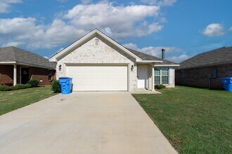 Building Photo - 570 Old Mill Way