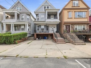 Building Photo - 98 W 47th St