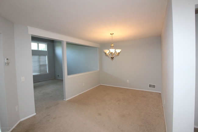 Building Photo - 5006 Trotters Way